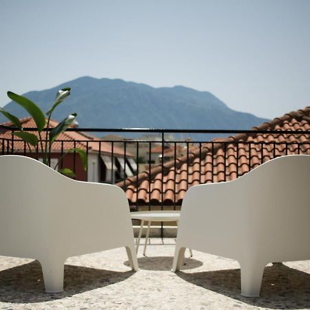 Onos - 2 Bedroom 2 Bathroom Penthouse With Terrace In Old Town Kalamata Dış mekan fotoğraf