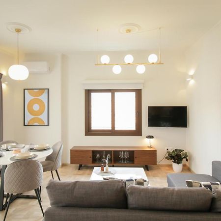 Onos - 2 Bedroom 2 Bathroom Penthouse With Terrace In Old Town Kalamata Dış mekan fotoğraf