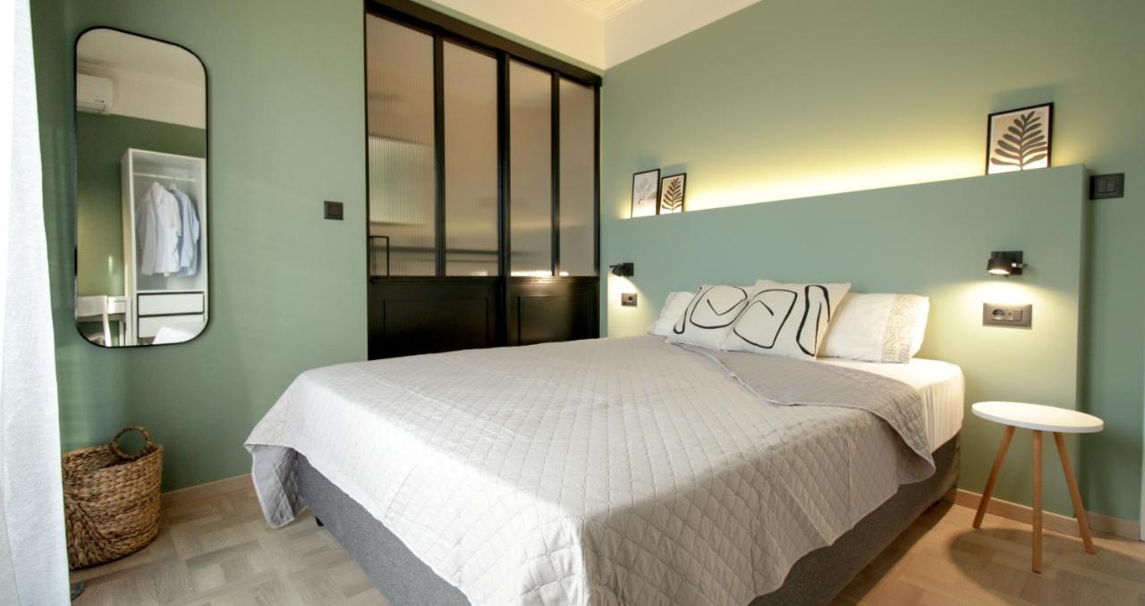 Onos - 2 Bedroom 2 Bathroom Penthouse With Terrace In Old Town Kalamata Dış mekan fotoğraf