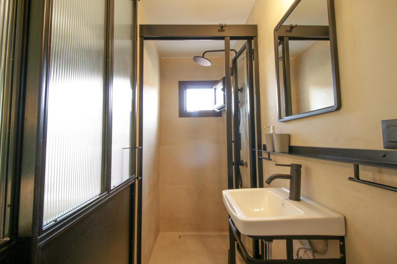 Onos - 2 Bedroom 2 Bathroom Penthouse With Terrace In Old Town Kalamata Dış mekan fotoğraf
