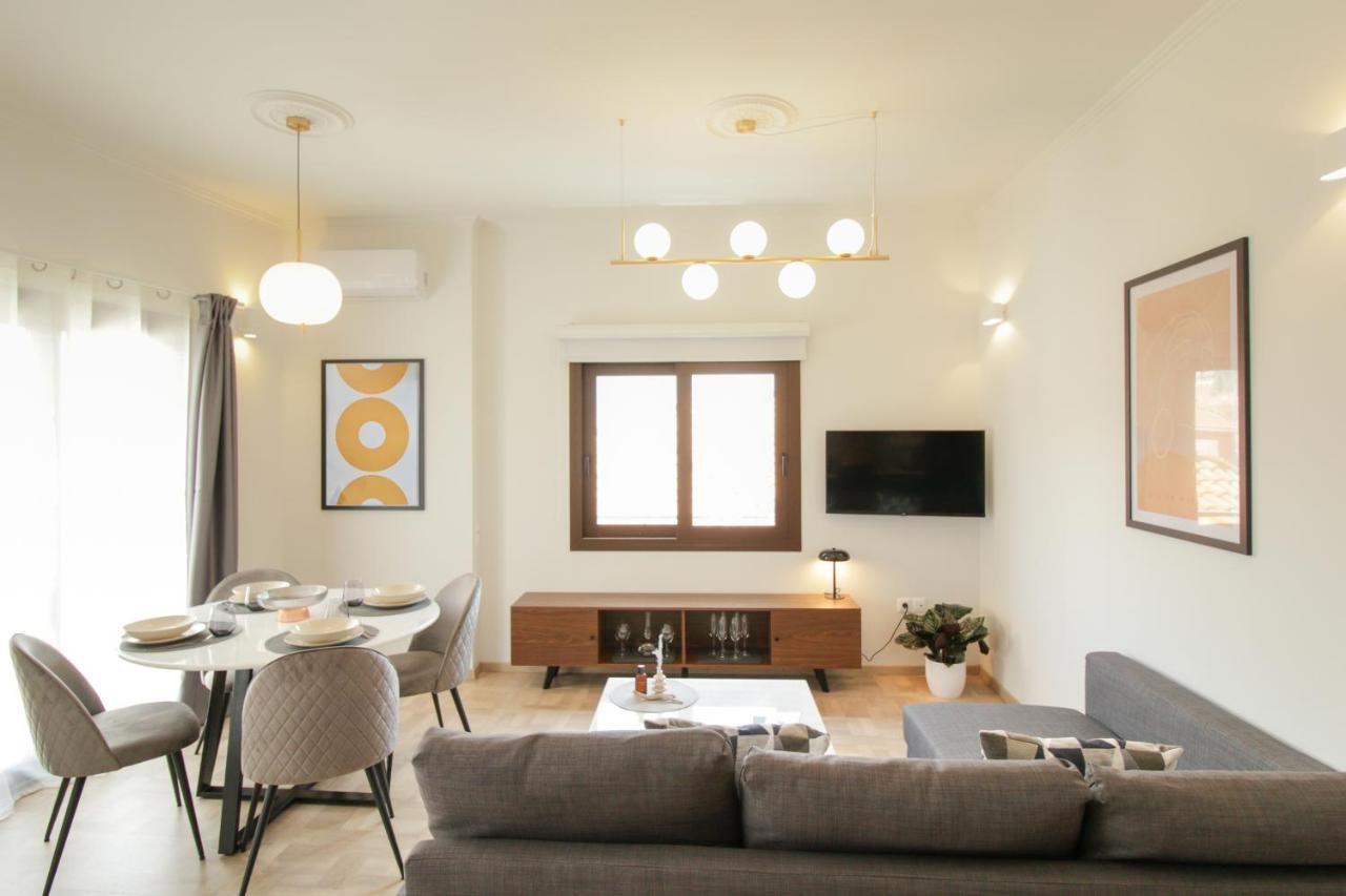 Onos - 2 Bedroom 2 Bathroom Penthouse With Terrace In Old Town Kalamata Dış mekan fotoğraf