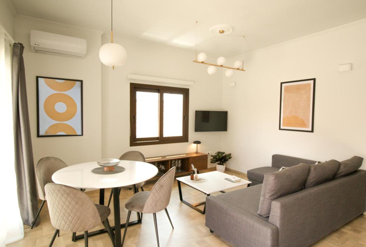 Onos - 2 Bedroom 2 Bathroom Penthouse With Terrace In Old Town Kalamata Dış mekan fotoğraf