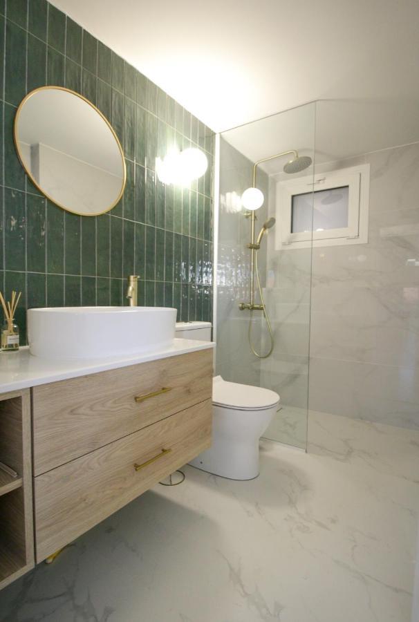 Onos - 2 Bedroom 2 Bathroom Penthouse With Terrace In Old Town Kalamata Dış mekan fotoğraf