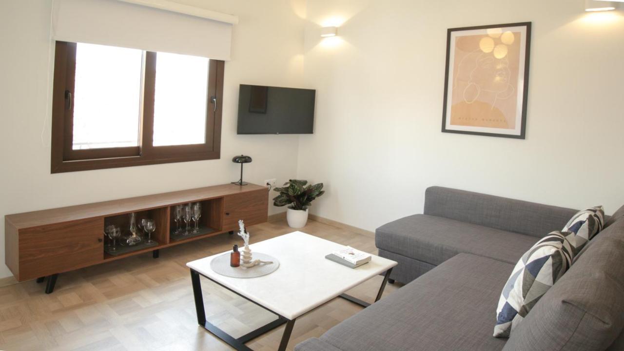 Onos - 2 Bedroom 2 Bathroom Penthouse With Terrace In Old Town Kalamata Dış mekan fotoğraf