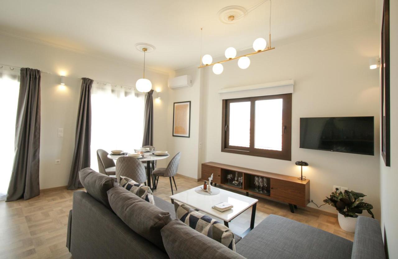 Onos - 2 Bedroom 2 Bathroom Penthouse With Terrace In Old Town Kalamata Dış mekan fotoğraf