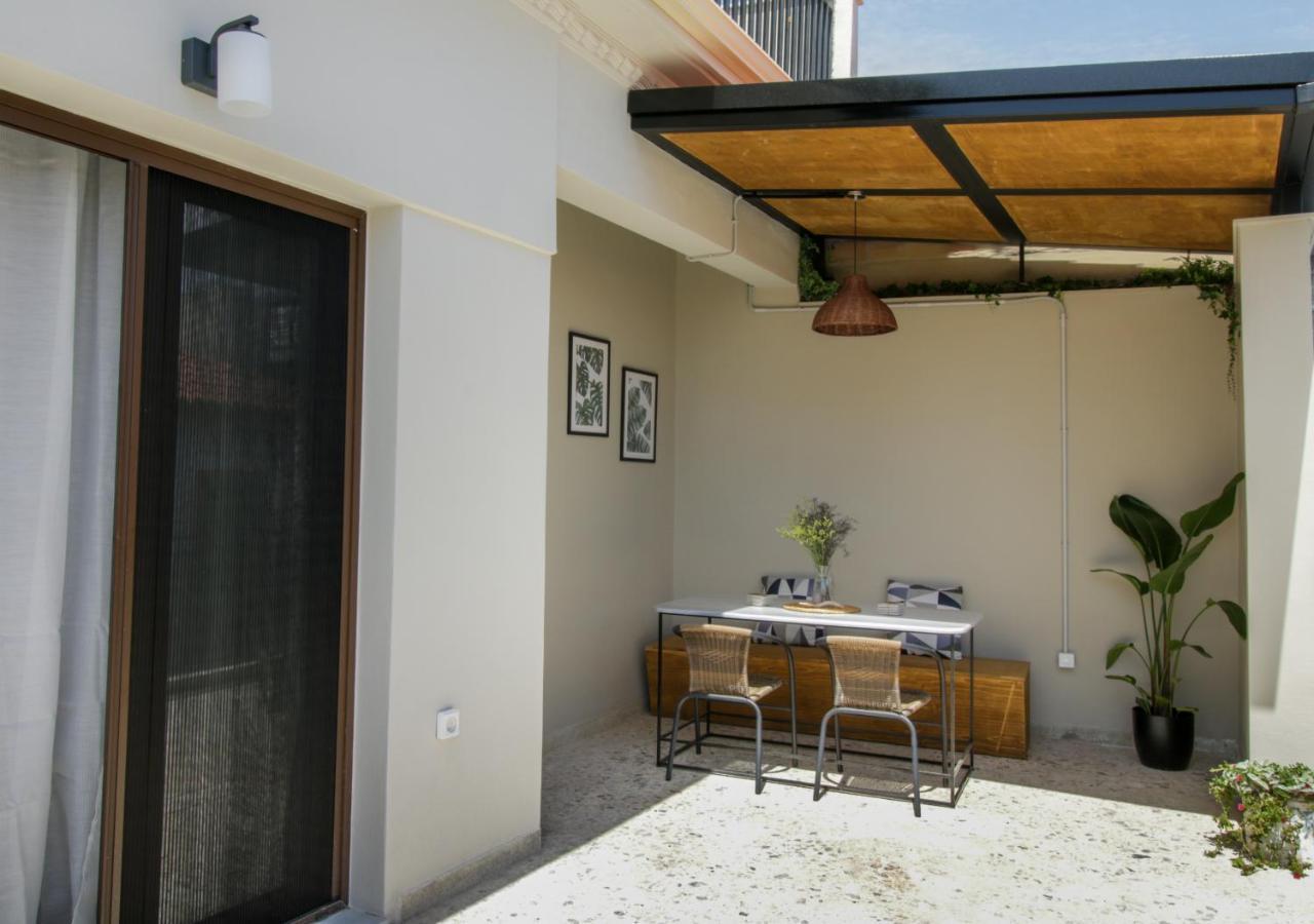 Onos - 2 Bedroom 2 Bathroom Penthouse With Terrace In Old Town Kalamata Dış mekan fotoğraf